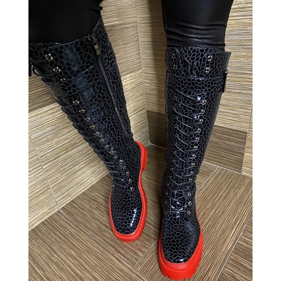 🔥HOT ITEM🔥 Corina Boots. Sizes: 5.5-10 SIZING SUGGESTIONS: RUNS SLIGHTLY BIG - Picture 3 of 3